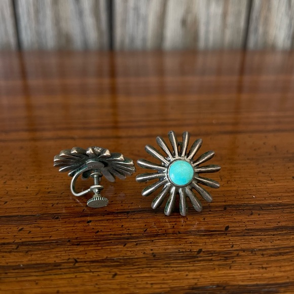Vintage Turquoise Stone and Silver Sunburst Clip/Screw on Earrings - Picture 3 of 6